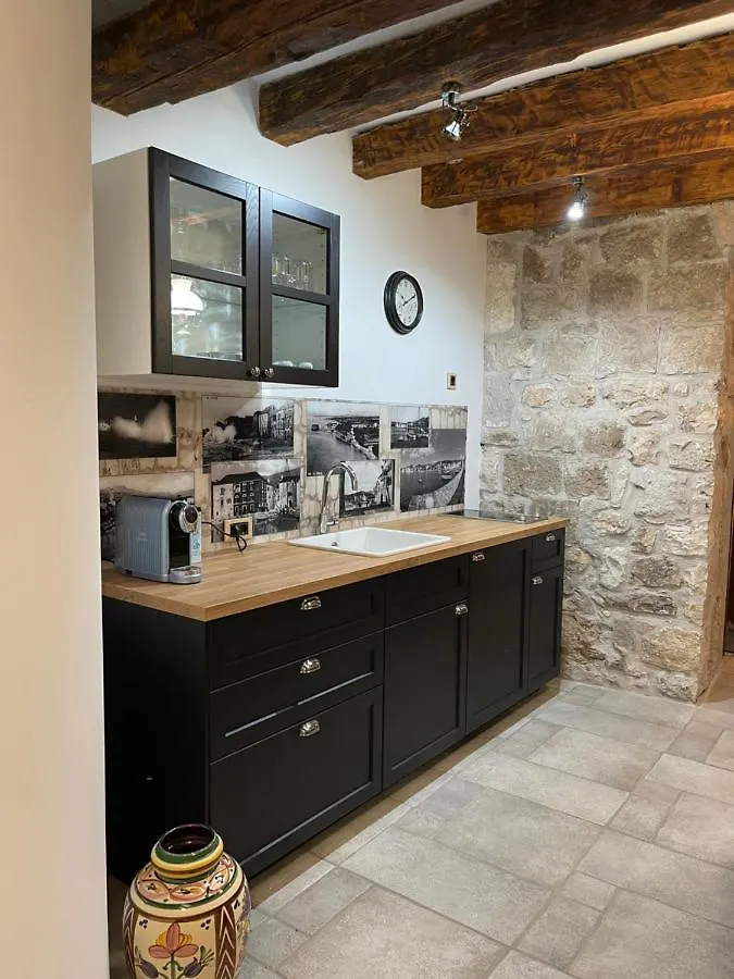Villa Gabine Kaštela 0*,